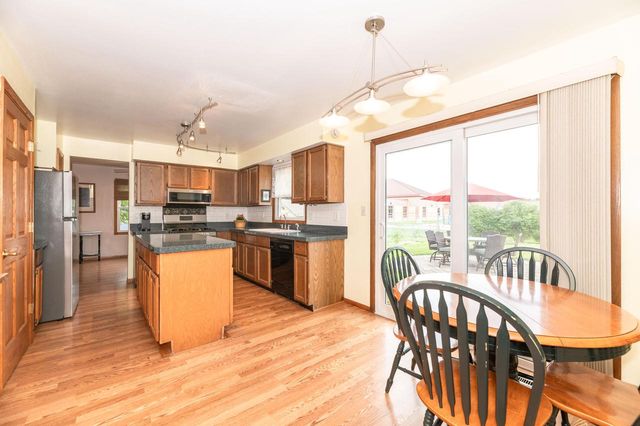 8046 W Imperial DRIVE, Franklin, WI 53132