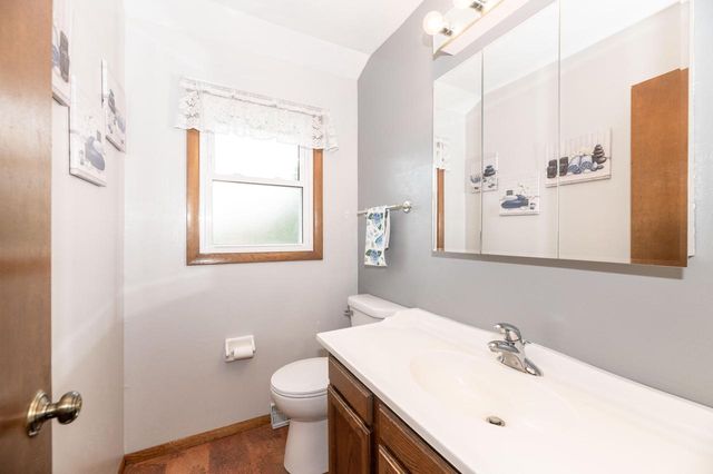 8046 W Imperial DRIVE, Franklin, WI 53132
