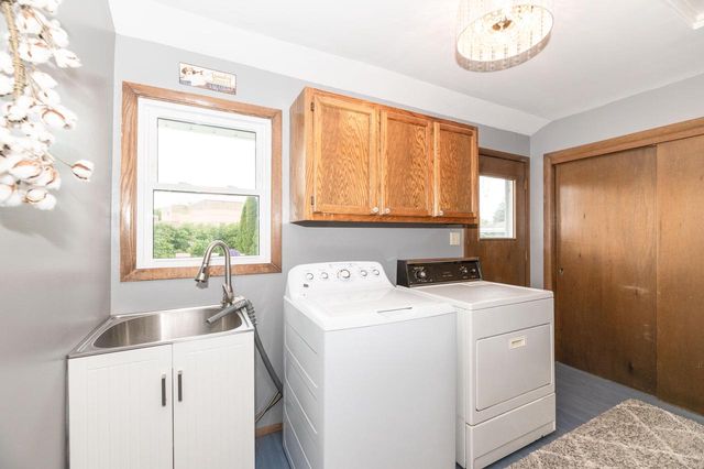 8046 W Imperial DRIVE, Franklin, WI 53132
