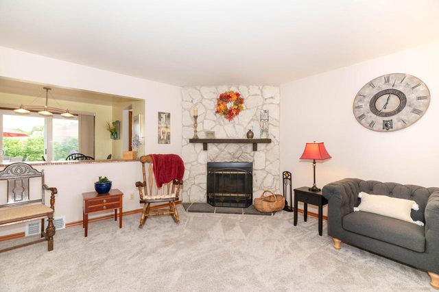 8046 W Imperial DRIVE, Franklin, WI 53132