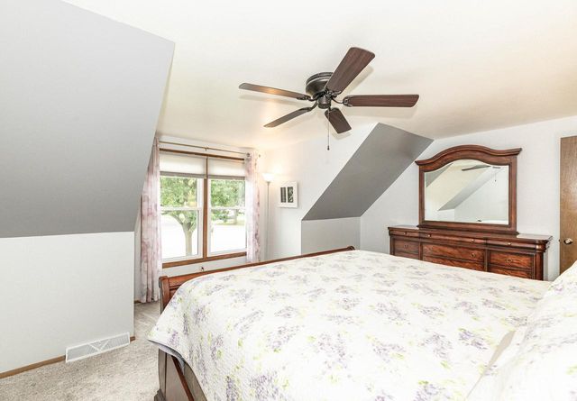 8046 W Imperial DRIVE, Franklin, WI 53132