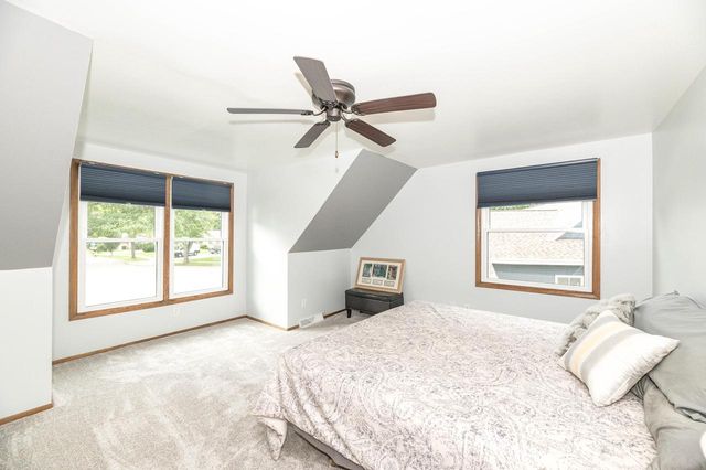 8046 W Imperial DRIVE, Franklin, WI 53132