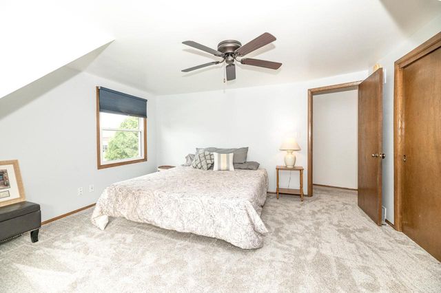 8046 W Imperial DRIVE, Franklin, WI 53132