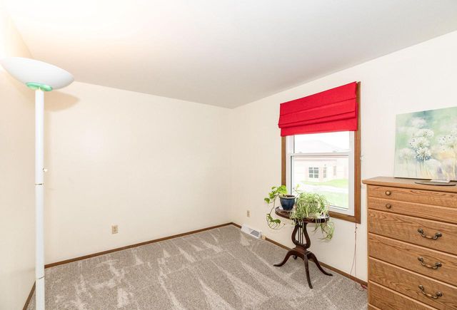 8046 W Imperial DRIVE, Franklin, WI 53132
