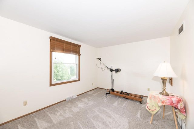 8046 W Imperial DRIVE, Franklin, WI 53132