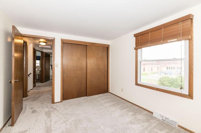8046 W Imperial DRIVE, Franklin, WI 53132
