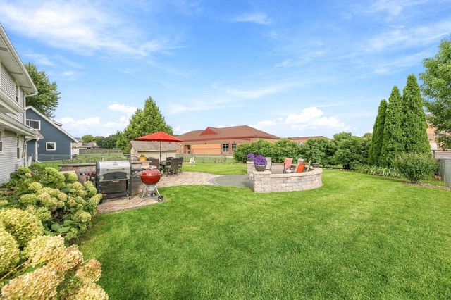 8046 W Imperial DRIVE, Franklin, WI 53132