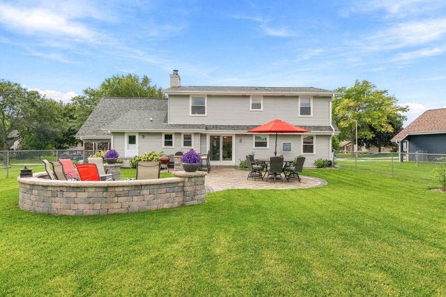 8046 W Imperial DRIVE, Franklin, WI 53132