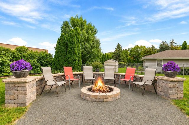 8046 W Imperial DRIVE, Franklin, WI 53132