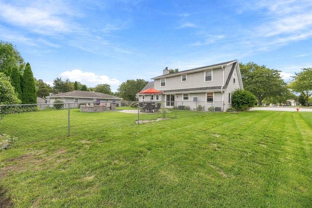 8046 W Imperial DRIVE, Franklin, WI 53132