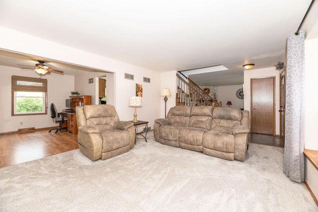 8046 W Imperial DRIVE, Franklin, WI 53132