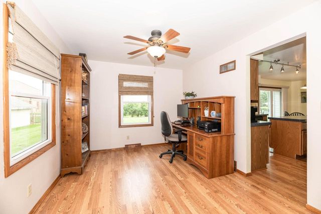 8046 W Imperial DRIVE, Franklin, WI 53132