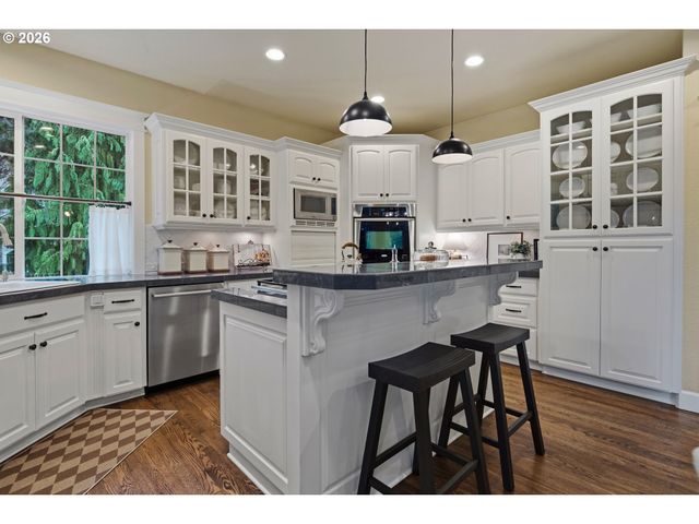 902 Ne 47TH Ave, Hillsboro, OR 97124