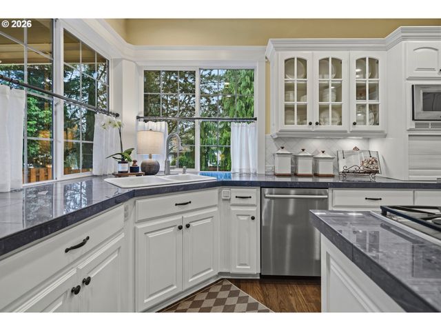 902 Ne 47TH Ave, Hillsboro, OR 97124