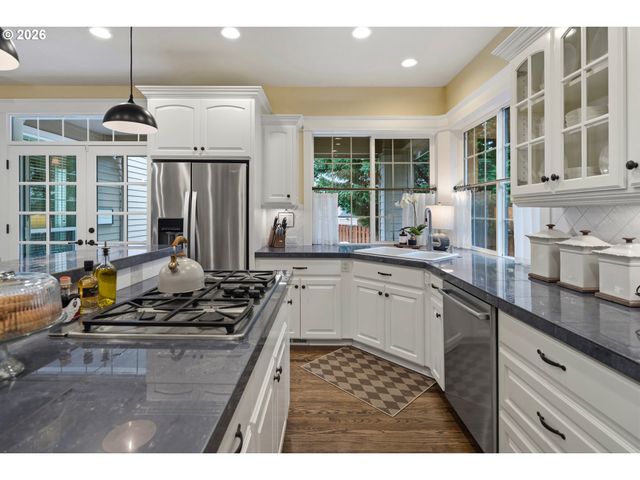 902 Ne 47TH Ave, Hillsboro, OR 97124