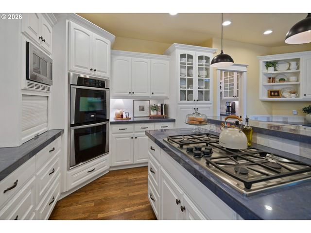 902 Ne 47TH Ave, Hillsboro, OR 97124