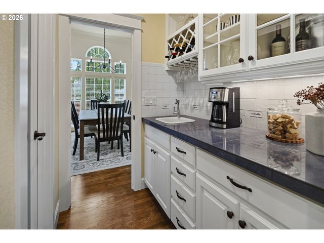 902 Ne 47TH Ave, Hillsboro, OR 97124