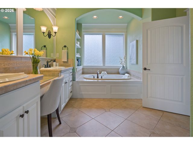 902 Ne 47TH Ave, Hillsboro, OR 97124