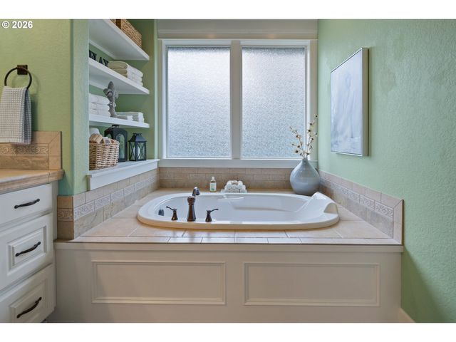 902 Ne 47TH Ave, Hillsboro, OR 97124