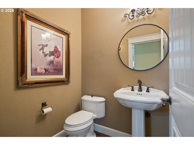 902 Ne 47TH Ave, Hillsboro, OR 97124