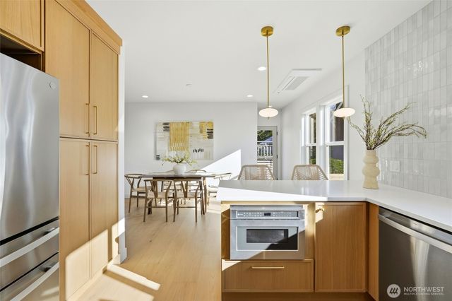 215 N 58th Street, Seattle, WA 98103