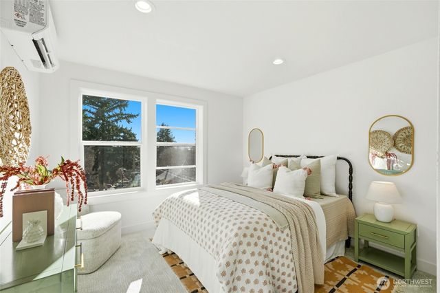 215 N 58th Street, Seattle, WA 98103