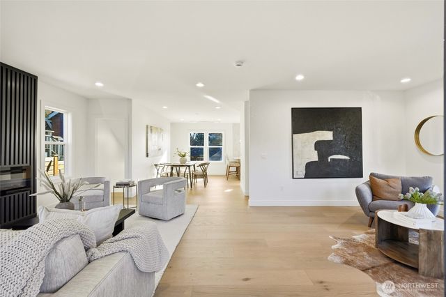 215 N 58th Street, Seattle, WA 98103