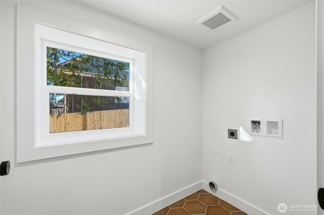 215 N 58th Street, Seattle, WA 98103