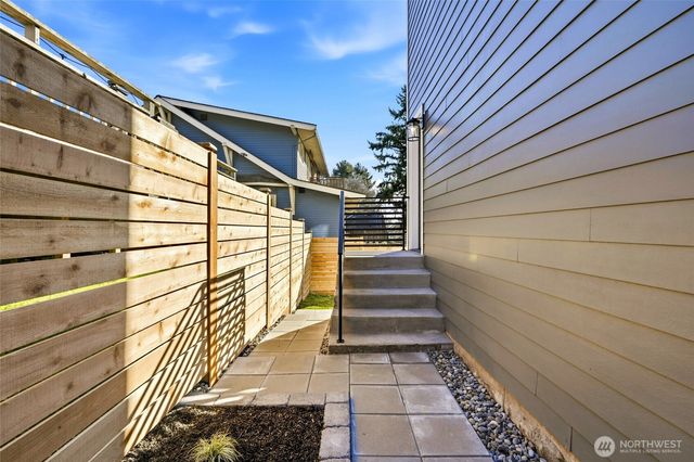 215 N 58th Street, Seattle, WA 98103