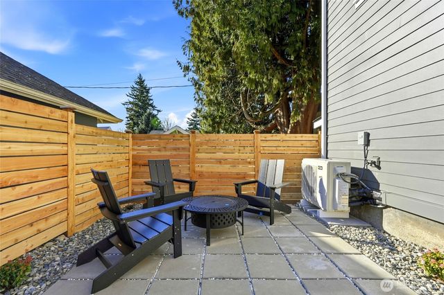215 N 58th Street, Seattle, WA 98103