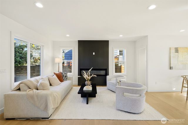 215 N 58th Street, Seattle, WA 98103