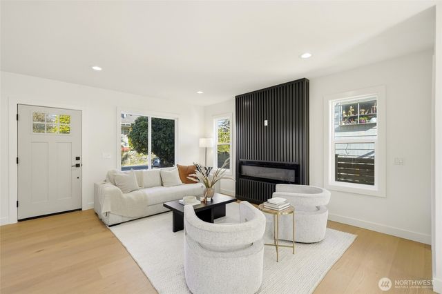 215 N 58th Street, Seattle, WA 98103