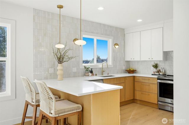 215 N 58th Street, Seattle, WA 98103