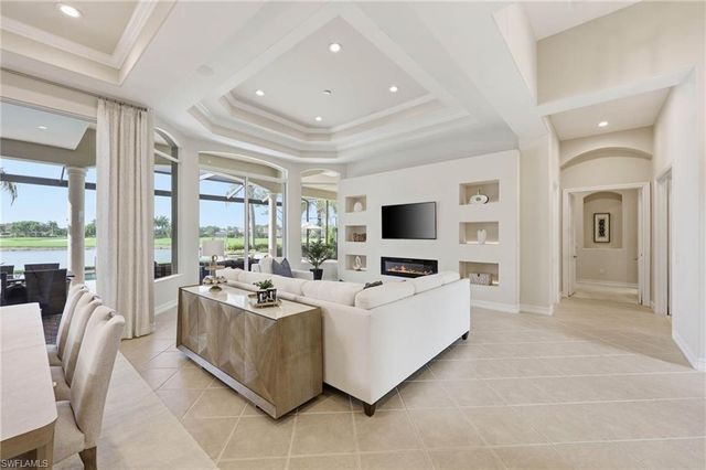 8950 Shenendoah CIR, Naples, FL 34113