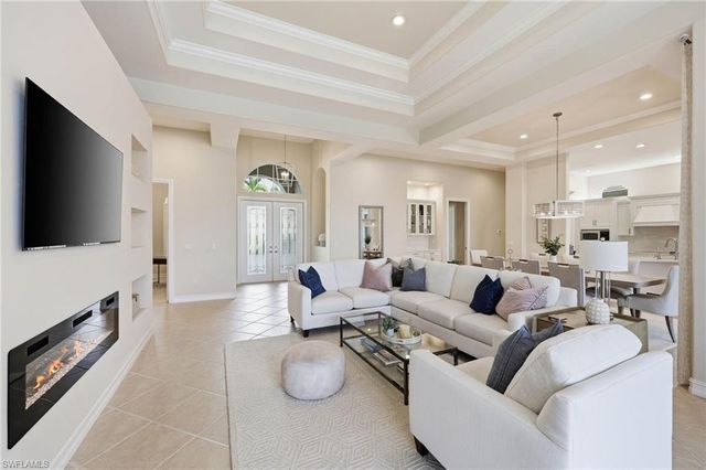 8950 Shenendoah CIR, Naples, FL 34113