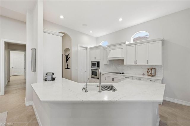 8950 Shenendoah CIR, Naples, FL 34113
