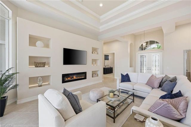 8950 Shenendoah CIR, Naples, FL 34113