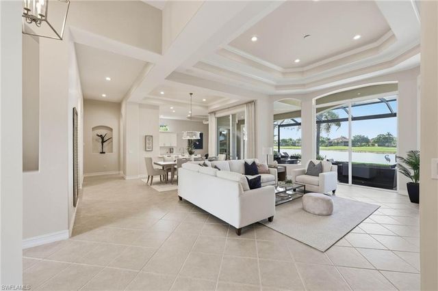 8950 Shenendoah CIR, Naples, FL 34113