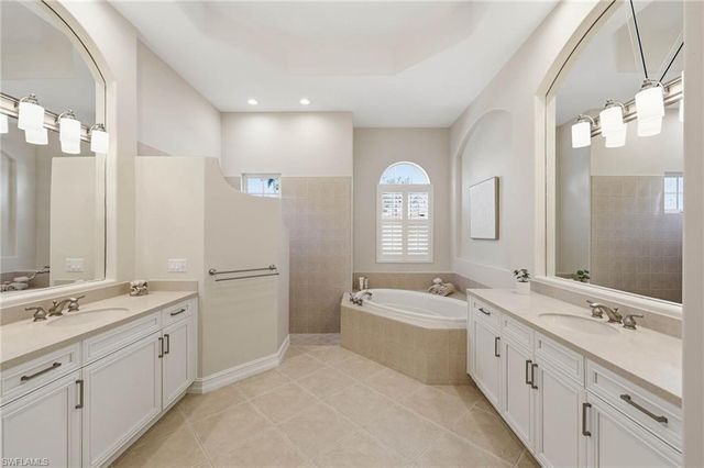 8950 Shenendoah CIR, Naples, FL 34113