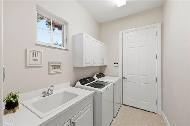 8950 Shenendoah CIR, Naples, FL 34113