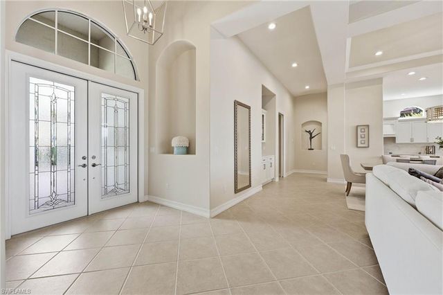 8950 Shenendoah CIR, Naples, FL 34113