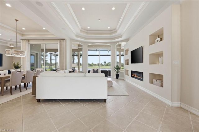 8950 Shenendoah CIR, Naples, FL 34113