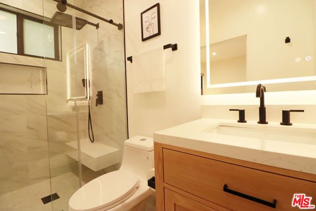 9040 Phyllis Avenue D, West Hollywood, CA 90069