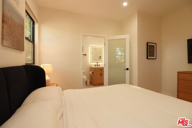 9040 Phyllis Avenue D, West Hollywood, CA 90069