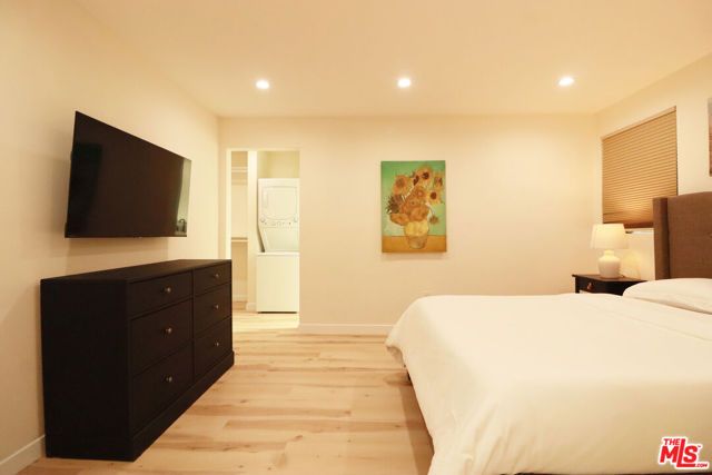 9040 Phyllis Avenue D, West Hollywood, CA 90069