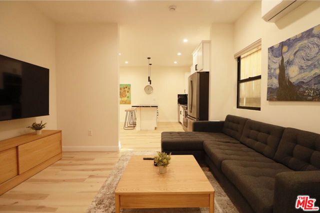 9040 Phyllis Avenue D, West Hollywood, CA 90069