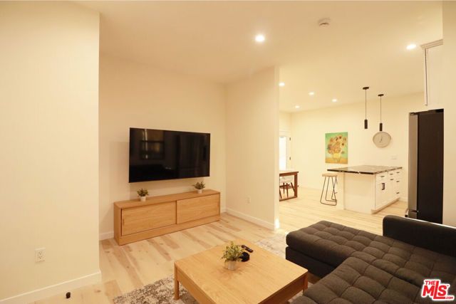 9040 Phyllis Avenue D, West Hollywood, CA 90069