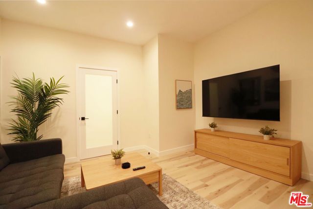 9040 Phyllis Avenue D, West Hollywood, CA 90069