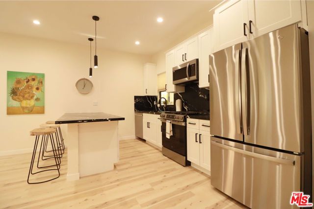 9040 Phyllis Avenue D, West Hollywood, CA 90069