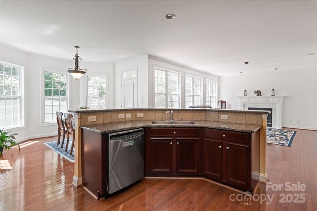 8914 Landsdowne Avenue, Harrisburg, NC 28075